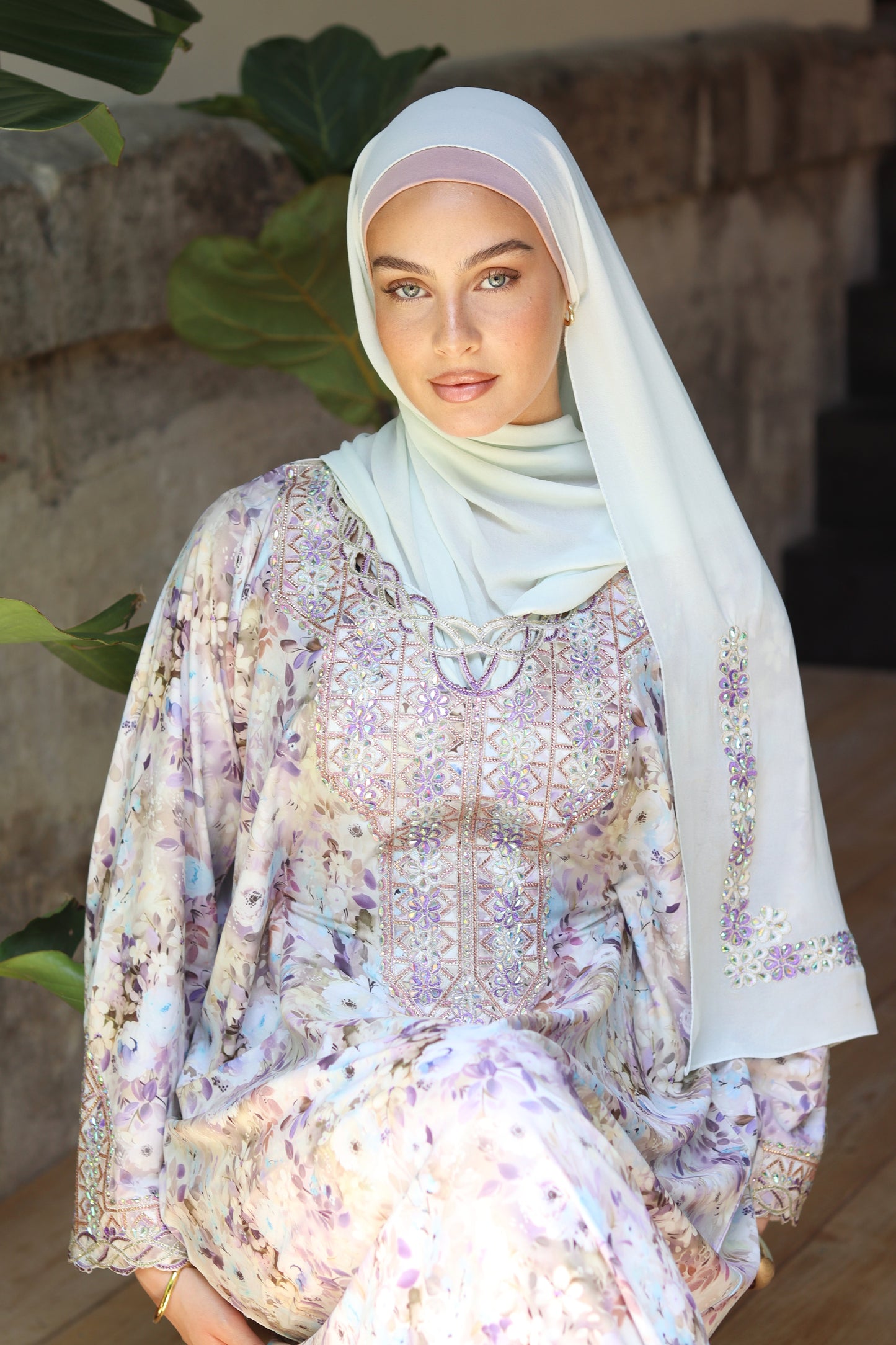 Mukhawar FARAH - Elegance florale et broderie précieuse « Lavande Étoilée »