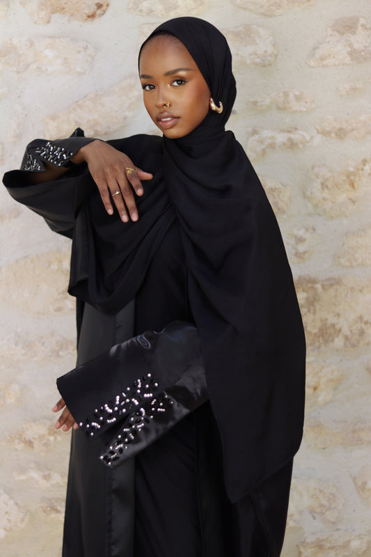 Abaya Royale JAHAWER « Noir Ebene » – Élégance satinée et détails précieux