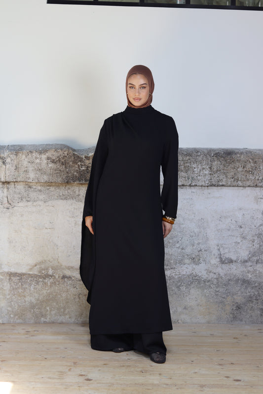 NAMELA - Robe longue asymétrique « Ébène Elegance »