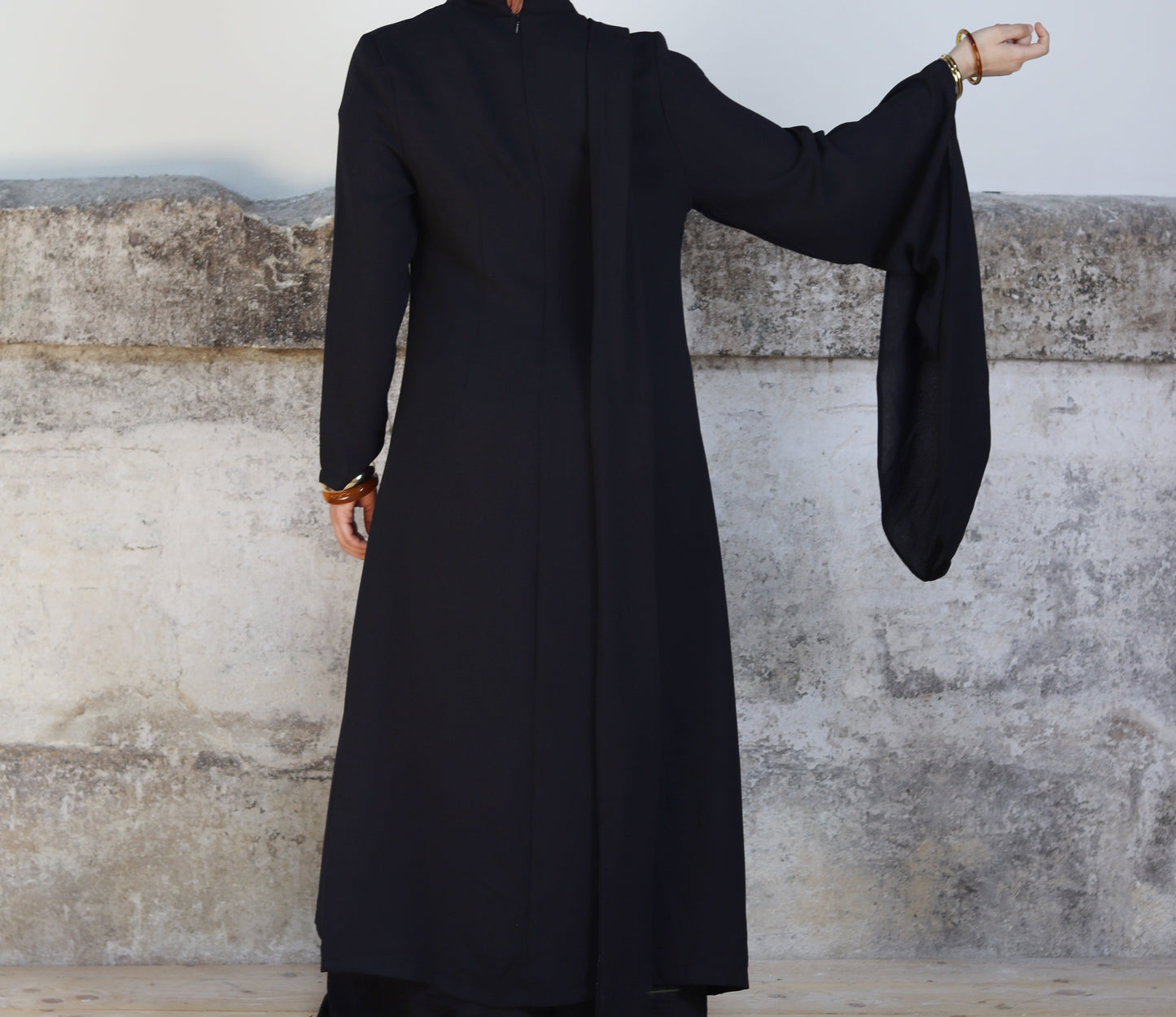 NAMELA - Robe longue asymétrique « Ébène Elegance »